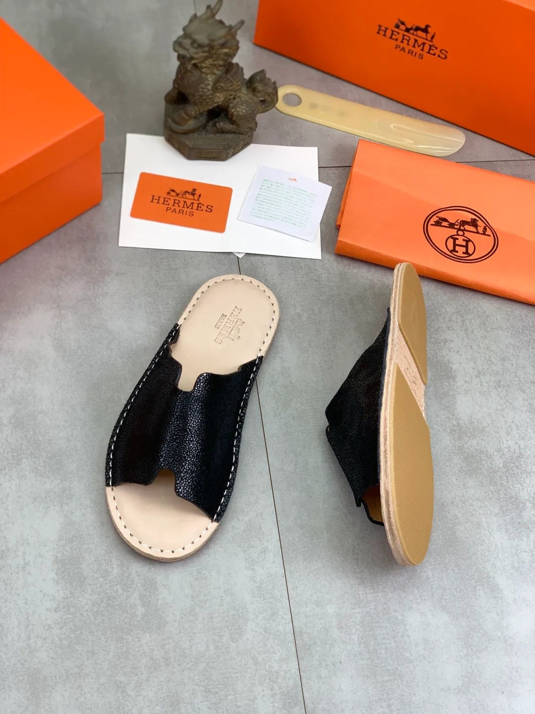 Men's men's shoes 💰P360 new model (genuine leather outsole series) new colors are coming simultaneously on the official website [HERMES] Hermès series: original development, original anatomy display, exclusive outsole [Material] Sole: original genuine leather sole with cow essence film 🌸. Fabric Original calfskin Lining: Imported cowhide, delicate and soft Code number: 38-44